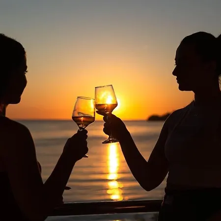 Potam'sea Bliss 38- Front, Sun Beds & Parking Apartment Himare