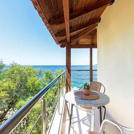 Potam'sea Bliss 38- Front, Sun Beds & Parking