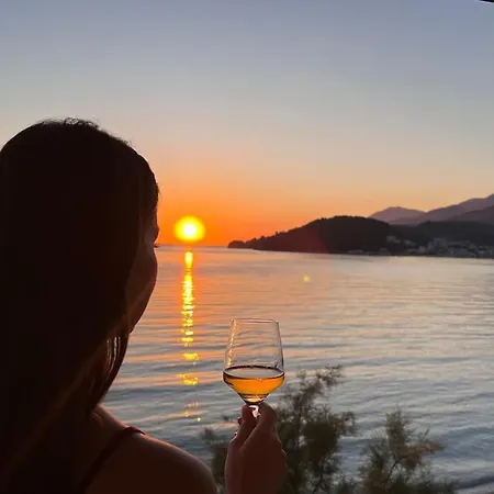 Potam'sea Bliss 38- Front, Sun Beds & Parking *