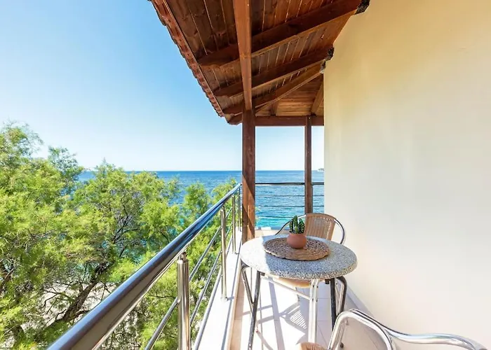 Potam'sea Bliss 38- Front, Sun Beds & Parking